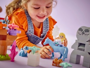 Конструктор LEGO® DUPLO® Disney™ Ельза й Бруні в Зачарованому лісі