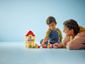 Конструктор LEGO® DUPLO® Свинка Пеппа™ Святковий будинок Пеппи