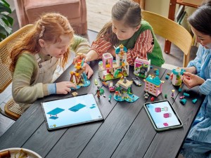 Конструктор LEGO® Disney™ Замок принцеси та королівські улюбленці