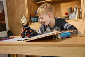 Конструктор LEGO® TECHNIC™ Monster Jam™ Grave Digger™ Вогонь і лід Конструктор LEGO® TECHNIC™ Monster Jam™ Grave Digger™ Вогонь і лід