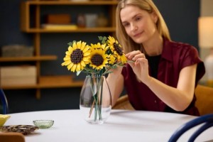 Конструктор LEGO® Botanical collection Букет соняшників