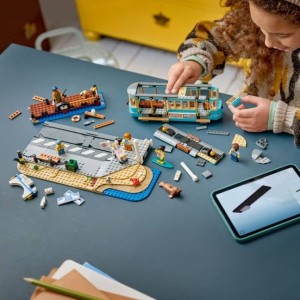 Конструктор LEGO® CITY Класичний трамвай до пляжу