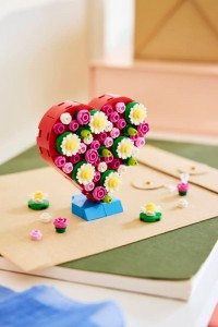 Конструктор LEGO® Seasons and Occasions Літери Love